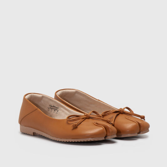 Adorable Projects Official Adorableprojects - Evodia Flat Shoes Tan - Sepatu Tabi